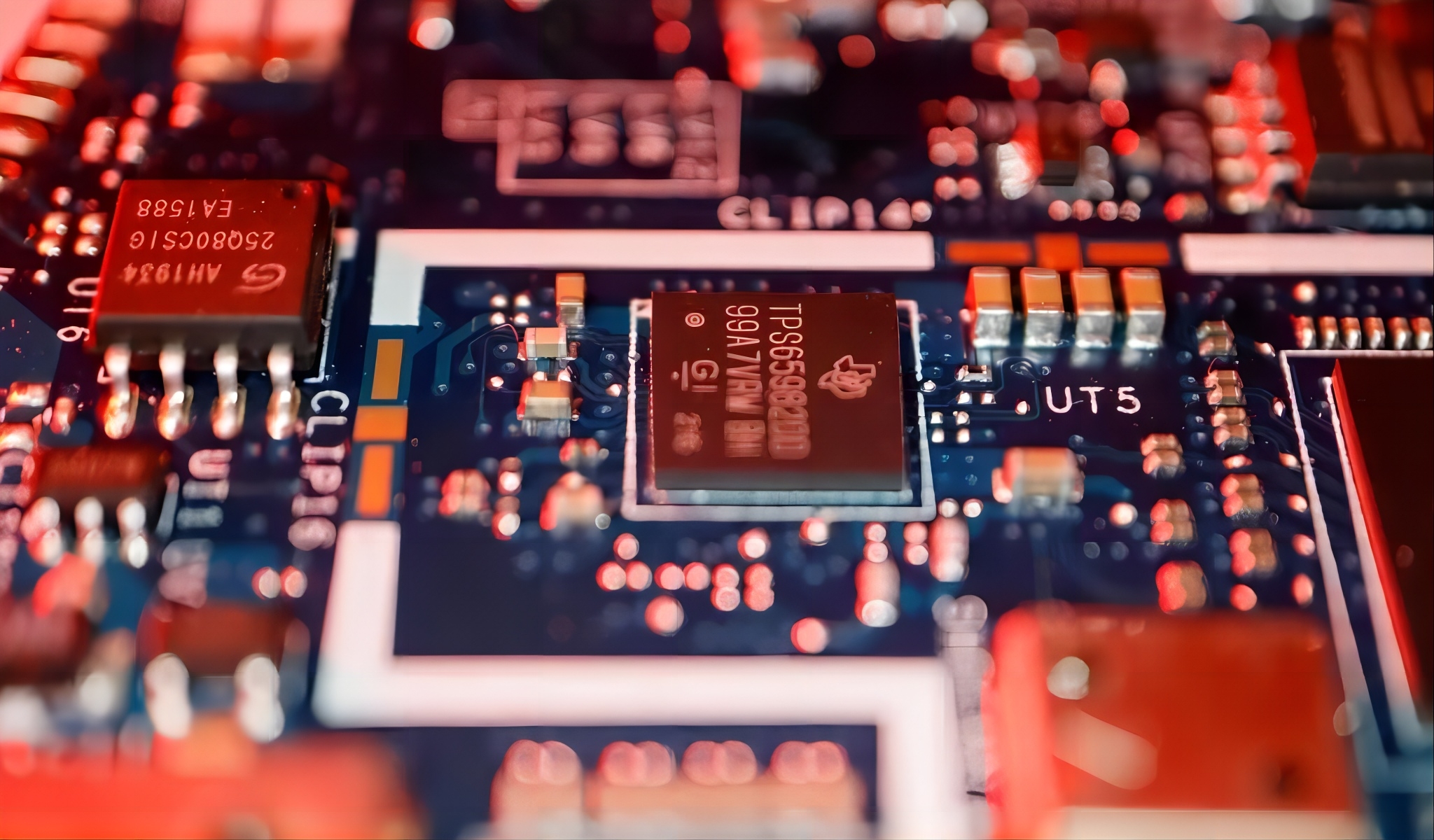 A produção de semicondutores da China aumenta 40% no primeiro trimestre em meio ao crescente domínio em chips legados